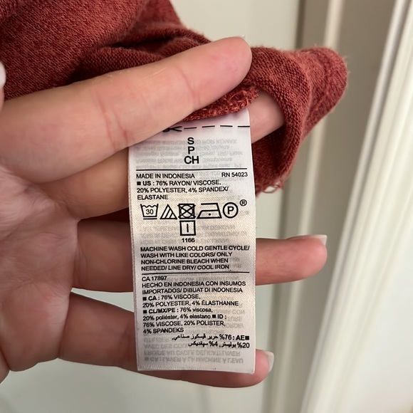 Old navy flowy tank - SMALL - Picture 5 of 5